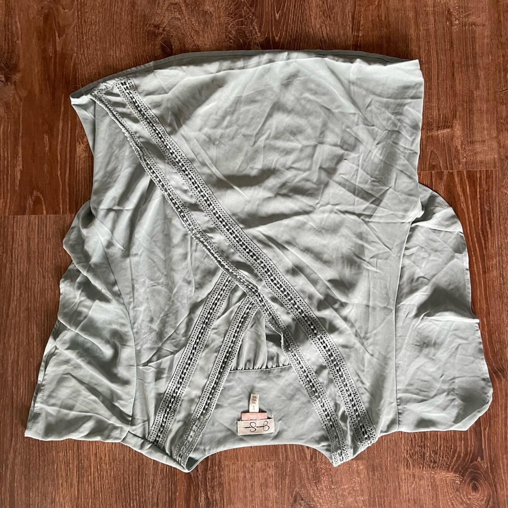 Beautiful Jessica Simpson Nursing Top